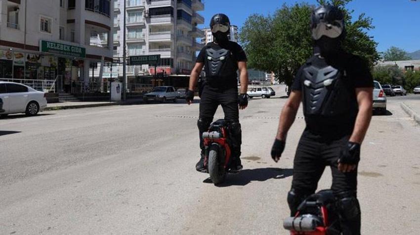 Trafikte gören "robot" sanıyor! Tüm ilde ilgi odağı oldu