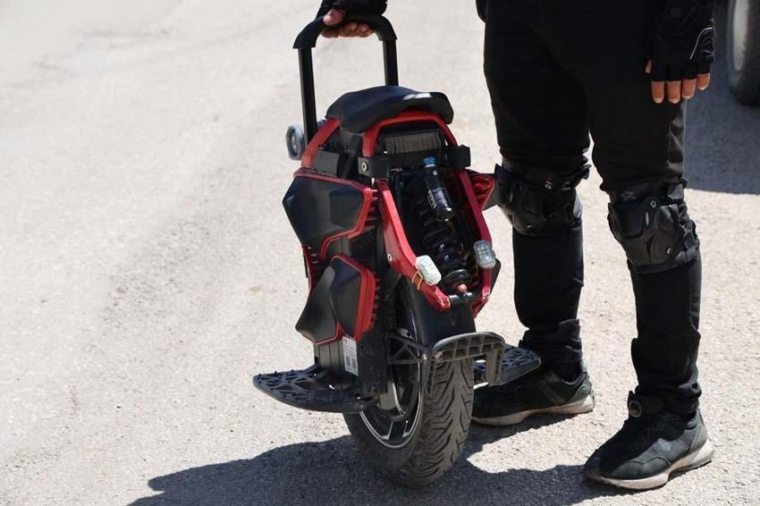 Trafikte gören "robot" sanıyor! Tüm ilde ilgi odağı oldu