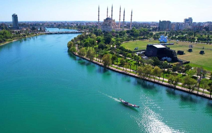 Venedik değil, Adana! Yerli yabancı turistler akın etti