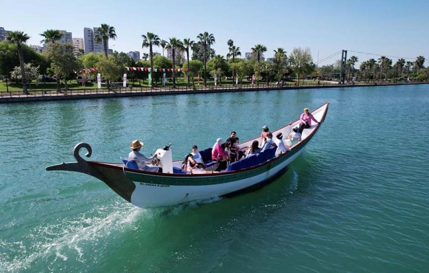 Venedik değil, Adana! Yerli yabancı turistler akın etti