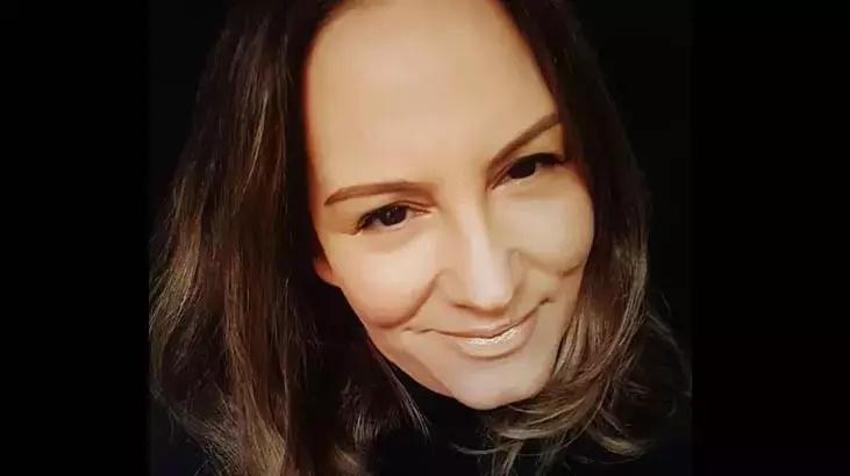 59 yaşında ama tek bir kırışığı yok! Botoks yok, dolgu yok: Meğer gençlik sırrı buymuş!