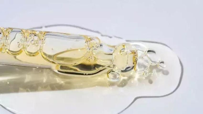 59 yaşında ama tek bir kırışığı yok! Botoks yok, dolgu yok: Meğer gençlik sırrı buymuş!