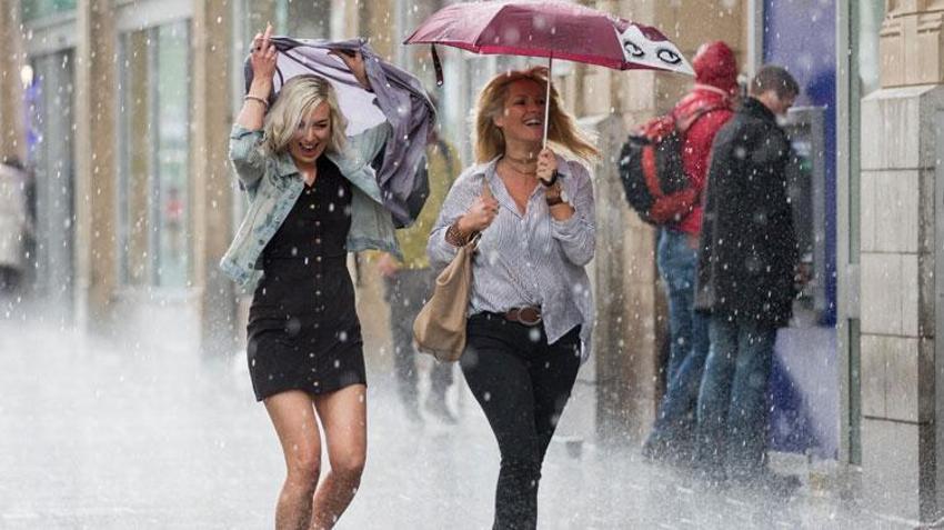 Meteoroloji'den uyarılar peş peşe geldi: İstanbul'a kuvvetli yağış geliyor: Saat verildi!