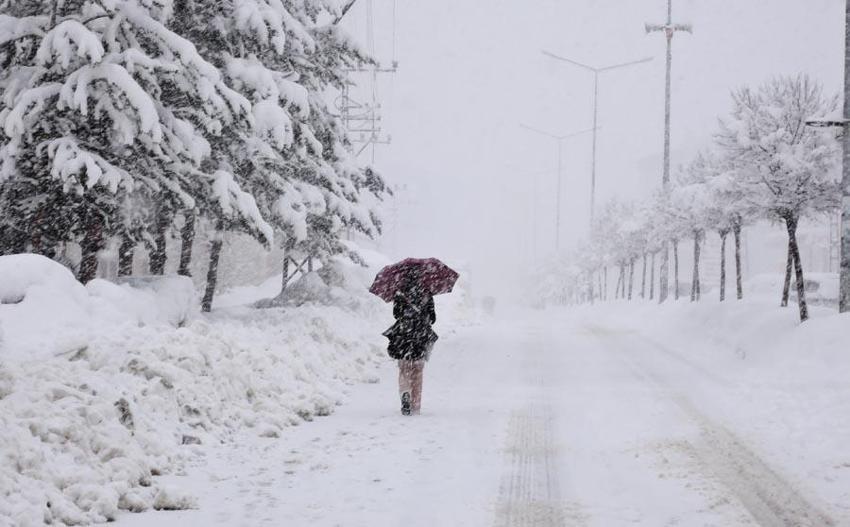 Meteoroloji'den uyarılar peş peşe geldi: İstanbul'a kuvvetli yağış geliyor: Saat verildi!