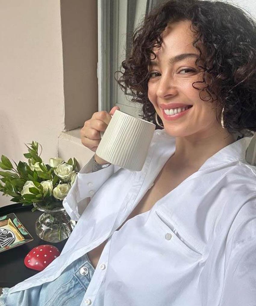 Azra Akın ikinci bebeğinin cinsiyetini doğumda öğrendi! İsmi de belli oldu