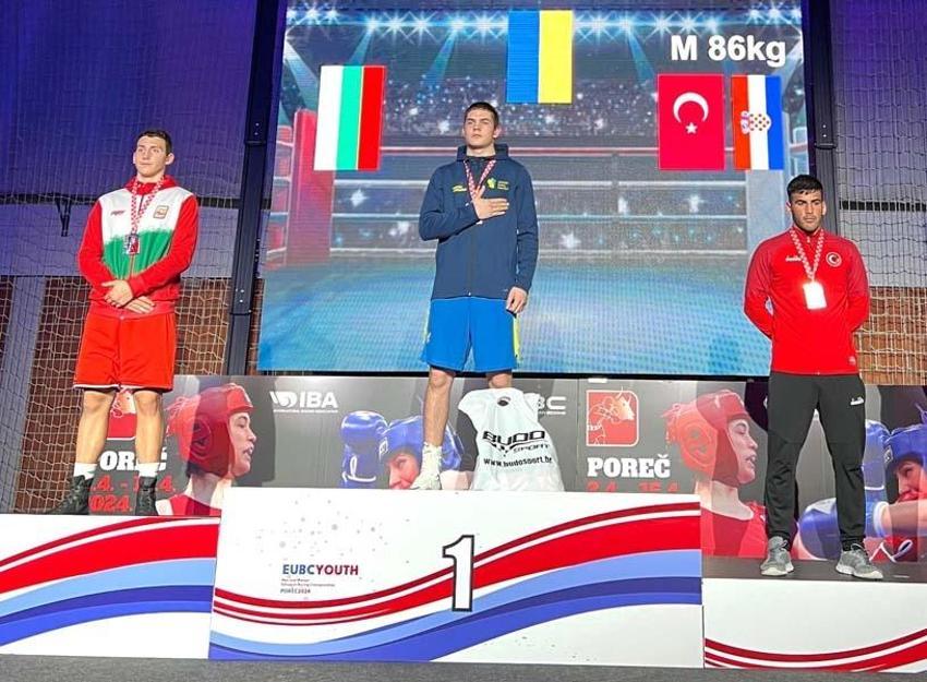 Çocukluğunda izlediği müsabakalardan esinlenip boksa başladı, Avrupa 3.'sü oldu! Hayali olimpiyat