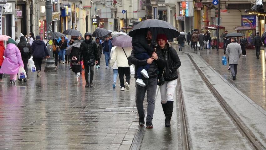 Gök gürültülü sağanak yağış geliyor! Meteoroloji, AKOM İstanbul için saat vererek uyardı