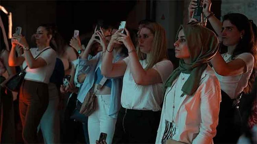 Refik Anadol'un Mercan Rüyaları Adana'da 