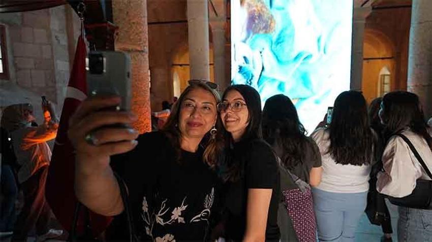 Refik Anadol'un Mercan Rüyaları Adana'da 