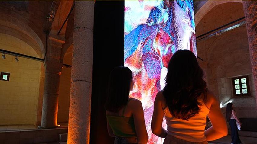 Refik Anadol'un Mercan Rüyaları Adana'da 
