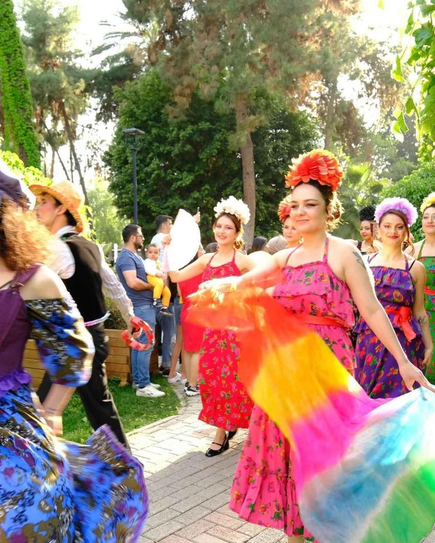 Portakal Çiçeği Karnavalı'nda 6. gün geride kaldı! Ziyaretçiler akın ediyor