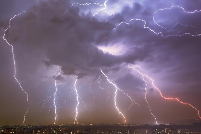 Kuvvetli yağış ve gök gürültülü sağanak! Meteoroloji ve AKOM saat vererek 45 şehri uyardı