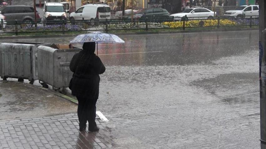 Kuvvetli yağış ve gök gürültülü sağanak! Meteoroloji ve AKOM saat vererek 45 şehri uyardı