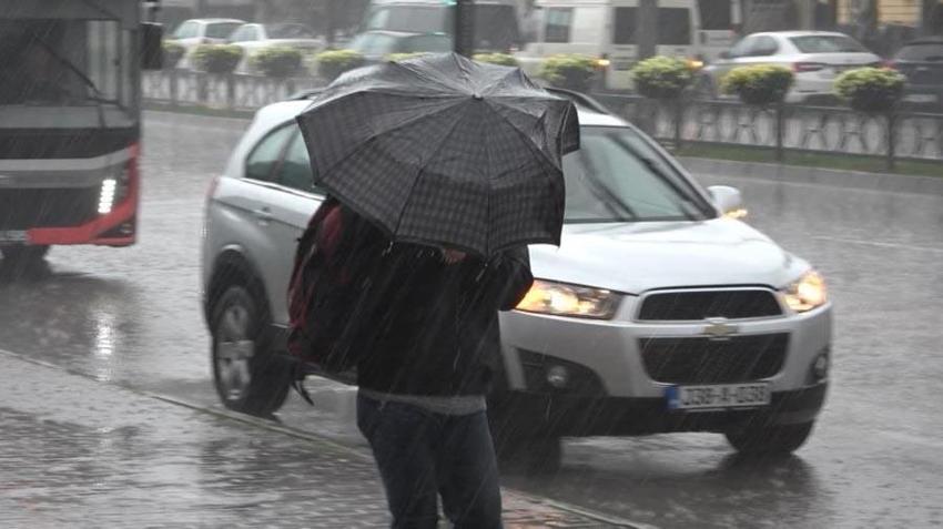 Kuvvetli yağış ve gök gürültülü sağanak! Meteoroloji ve AKOM saat vererek 45 şehri uyardı