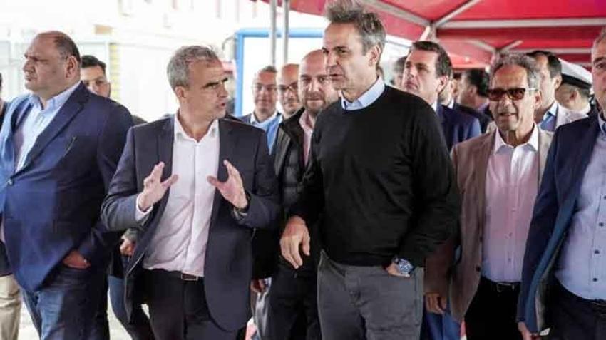 Türk turistlere Miçotakis sürprizi! Adaya gelenleri karşıladı