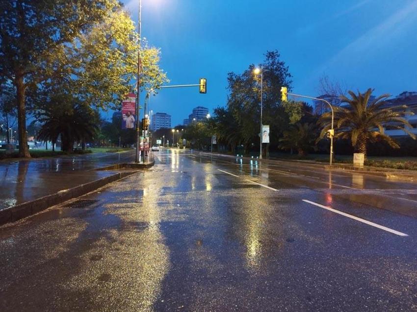 Meteoroloji'den peş peşe uyarılar geldi: Kuvvetli fırtına ve gök gürültülü sağanak yağış!