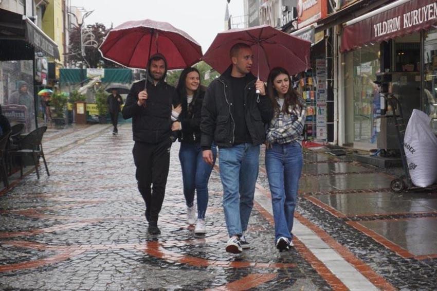 Çöl tozları yerini yağışlı havaya bırakıyor