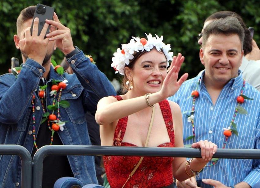 Adana'da Portakal Çiçeği Festivali'nde binlerce kişinin katıldığı kortej renkli görüntüler oluşturdu