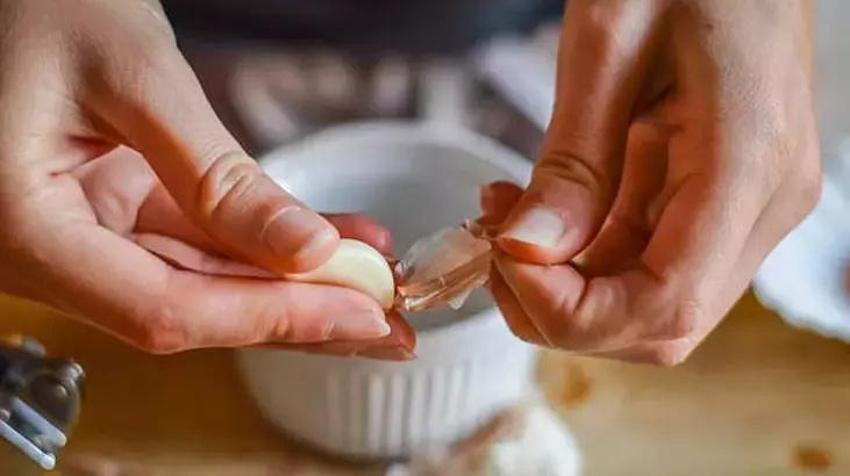 Uçuk geçiren doğal yöntemde süre sadece 10 dakika - Virüs, bakteri ve mantarı yakıp kavuruyor
