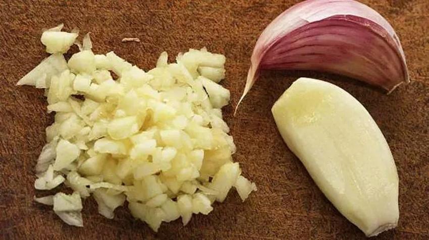 Uçuk geçiren doğal yöntemde süre sadece 10 dakika - Virüs, bakteri ve mantarı yakıp kavuruyor