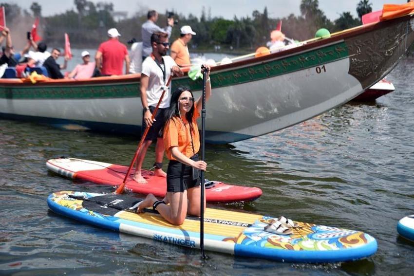 Portakal Çiçeği Karnavalı'nda ‘su korteji’; kano, gondol ve tekneler nehri renklendirdi