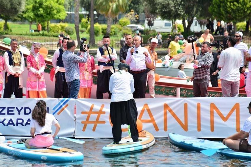 Portakal Çiçeği Karnavalı'nda ‘su korteji’; kano, gondol ve tekneler nehri renklendirdi