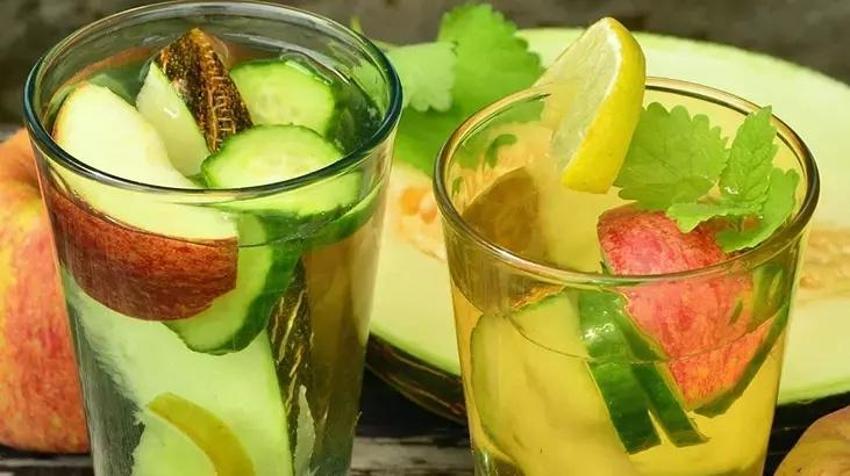 Dökülen saçlara, uykusuz gözlere 1 günde müdahale ediyor - Bardak bardak içince faydası artıyor