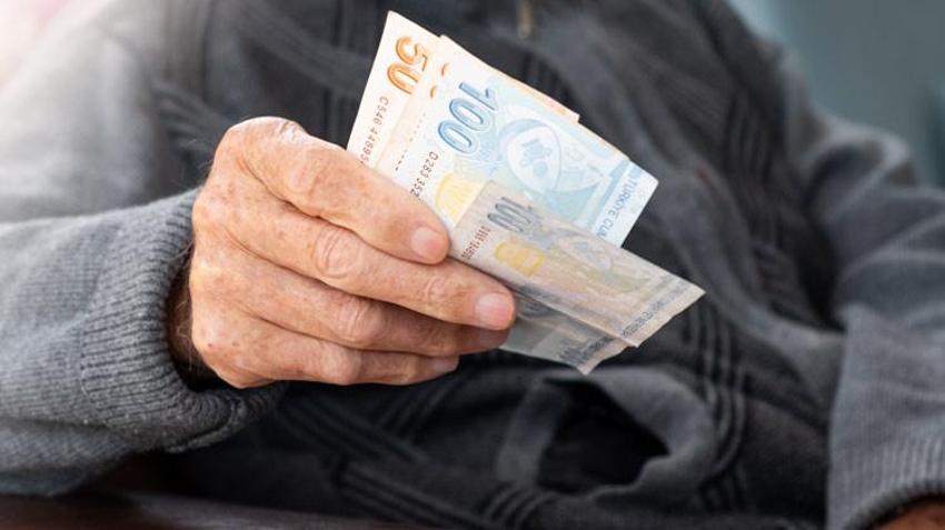 Emeklilikte yeni dönem sinyali! Emeklilere hangi destekler verilecek? Emekli maaşı zammı için çarpıcı tahmin