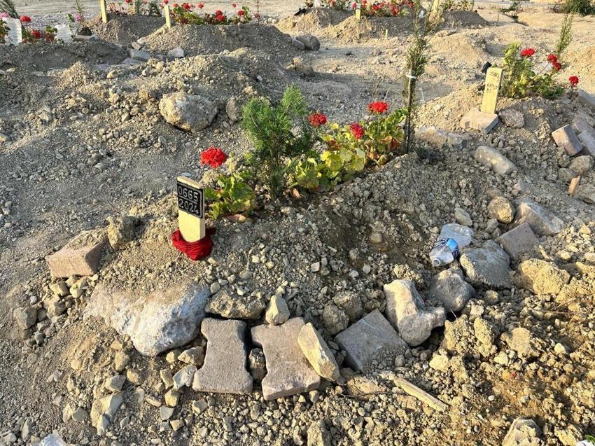ABD’de evde ölü bulunan sosyal medya fenomeni Adana’da defnedildi