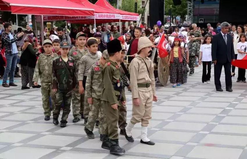 23 Nisan tüm yurtta coşkuyla kutlanıyor! İşte renkli görüntüler