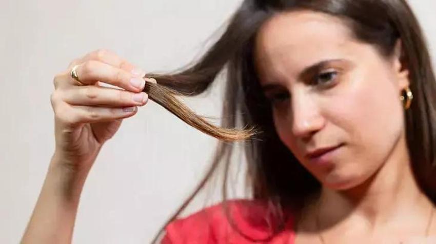 Her bir saç telini halat gibi sağlam yapıyor - 1 saat saç köklerinde bekletin: 15 günde kafadaki saçları çoğaltıyor