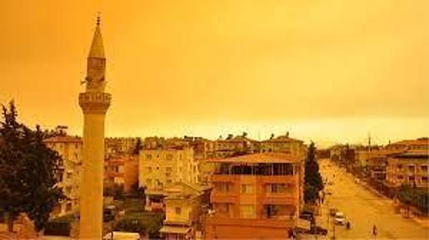 Yunanistan kızıla büründü! Uzmanlarda toz taşınımı uyarısı: 3 gün etkili olacak