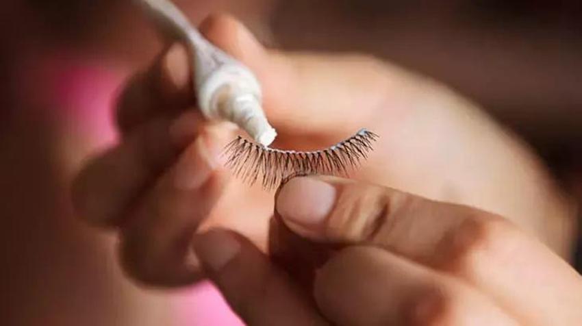 Kaşıntıyla başladı, 22 yaşında gözünün rengi değişti! Meğer tek yaptığı şey gözünü kör etmiş