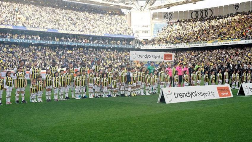 Fenerbahçe Beşiktaş derbisi 3 gol ve kırmızı kart vardı! 2-1