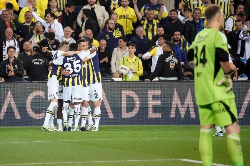 Fenerbahçe Beşiktaş derbisi 3 gol ve kırmızı kart vardı! 2-1