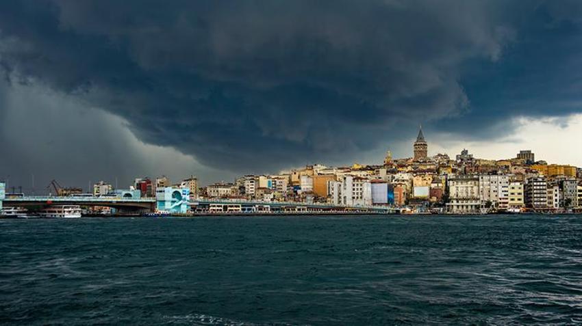 Meteoroloji'den uyarılar peş peşe geldi: İstanbul'a kuvvetli yağış geliyor: Saat verildi!