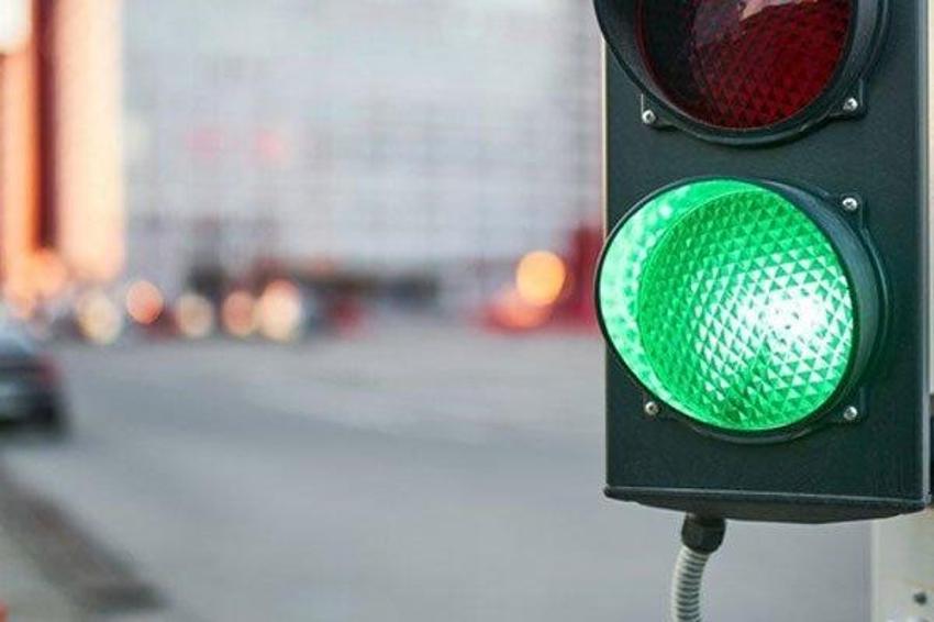 Trafik ışıkları neden hep yuvarlak şekildedir? Trafik lambalarında neden kırmızı, sarı, yeşil renk kullanılır?