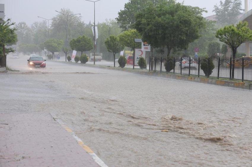 Meteoroloji son hava tahmin raporunu açıkladı! 34 şehir için kuvvetli yağış uyarısı geldi