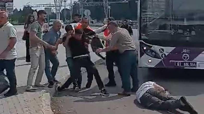 Yol vermedi bahanesiyle şoförü tekme tokat dövdüler