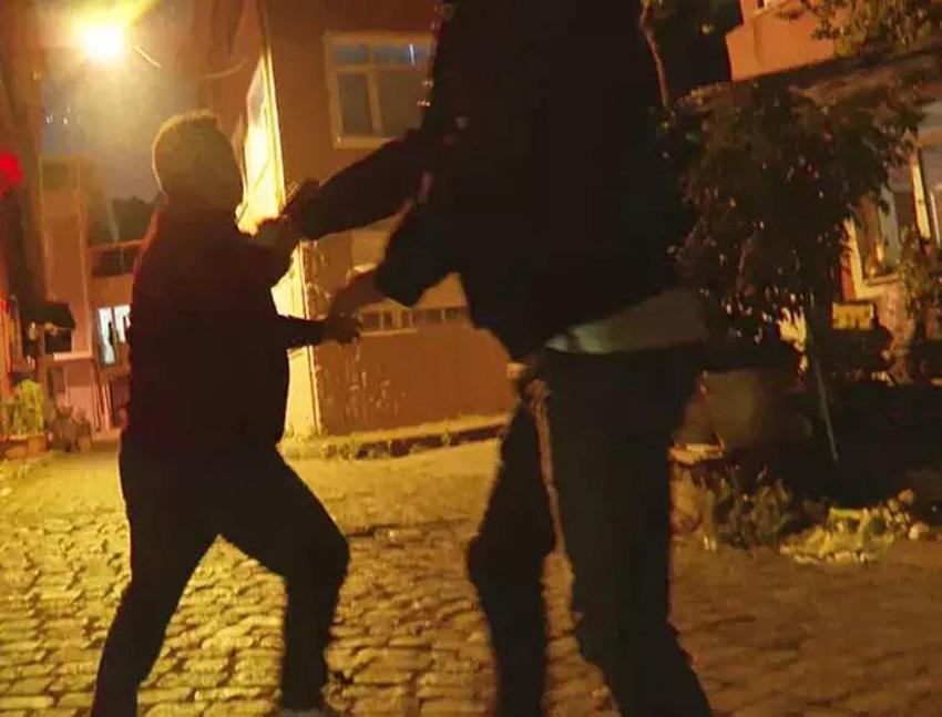 Mert Demir-Serenay Sarıkaya’ı bekleyen gazetecilere saldırı! 'Başınıza büyük iş alırsınız'