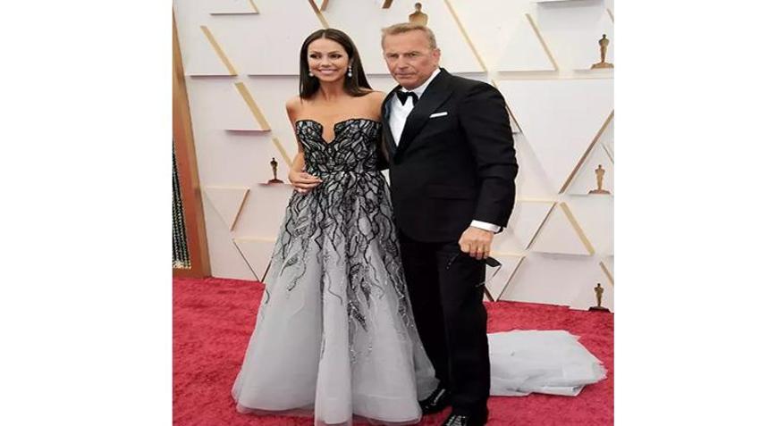 Kevin Costner ile Christine Baumgartner arasında gerginlik! 'O ikisi benim paramı yiyor'