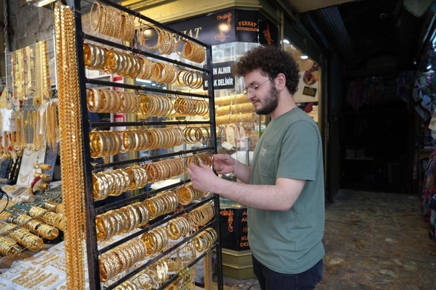 Altın fiyatları artınca bu yöntemi buldular! Kuyumcular bile anlamıyor, 100 liradan satılıyor