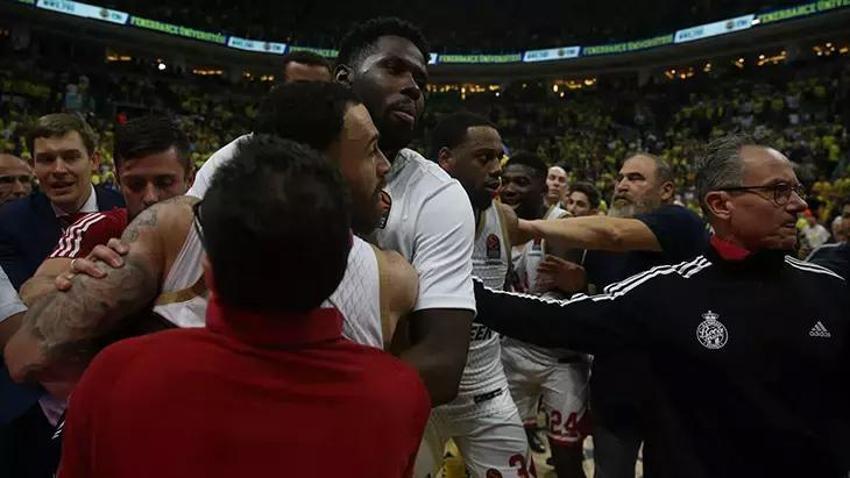 Fenerbahçe Beko - Monaco maçında skandal hareket! Ali Koç’un oğlu Kerim Rahmi Koç çılgına döndü