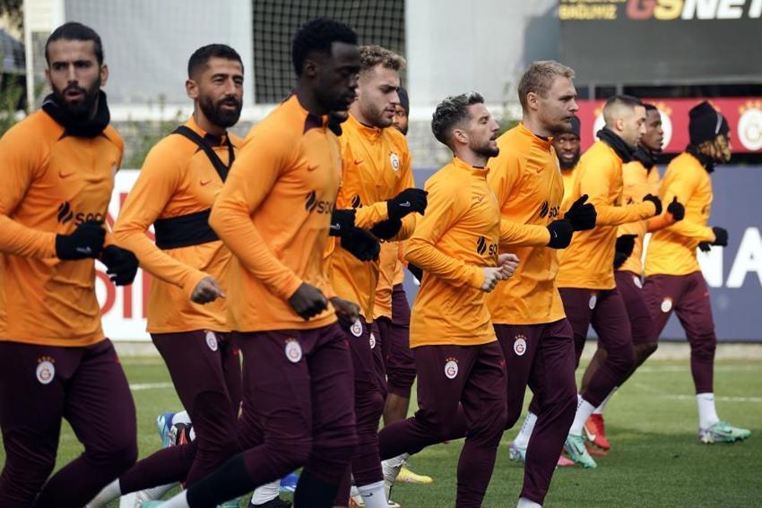 Yusuf Yazıcı, Casemiro derken 2 dünya yıldızı daha! Dursun Özbek'ten Okan Buruk'a hediye