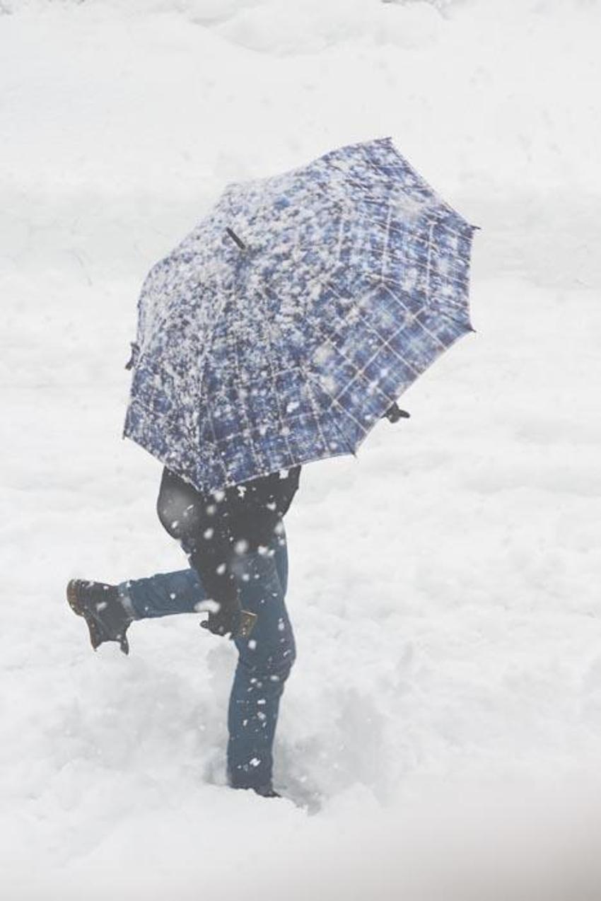 Ve kar geri döndü! Meteoroloji'den yeni uyarı geldi, 18 kent için alarm verildi: Kar, fırtına ve kuvvetli yağış son kez vuracak