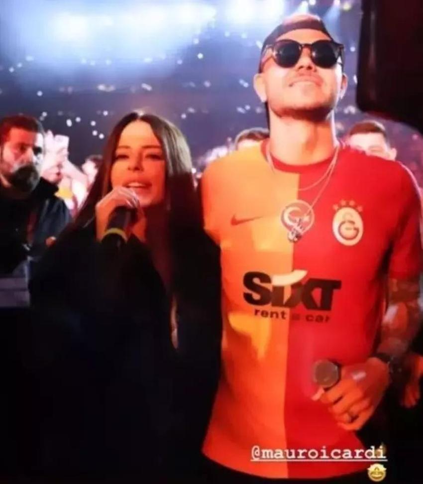 Aşkın Olayım şarkısının sahibi Simge Sağın'a Beşiktaş taraftarından tepki!