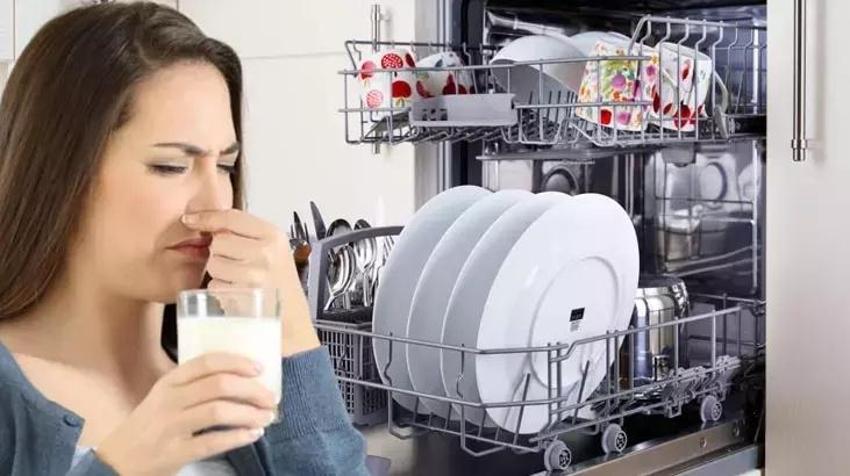 Bulaşıkların kötü kokusu bunu yapınca yok oluyor; Bardakları ışıl ışıl yapan tüyo