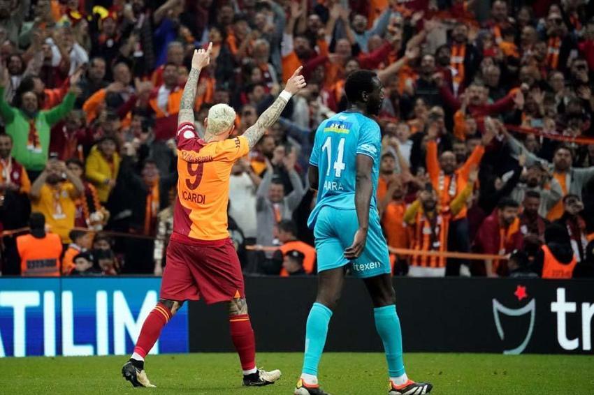 Galatasaray'da Okan Buruk'tan Bülent Uygun cevabı! 'Çok büyük kavga var'