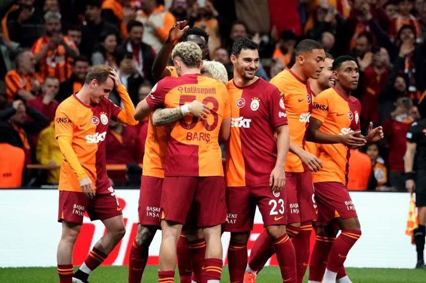 Galatasaray'da Okan Buruk'tan Bülent Uygun cevabı! 'Çok büyük kavga var'