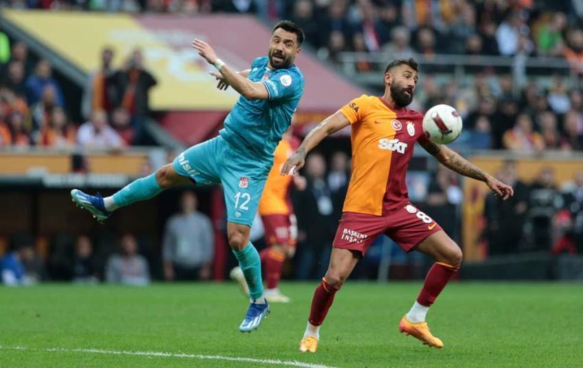 Galatasaray'da Okan Buruk'tan Bülent Uygun cevabı! 'Çok büyük kavga var'
